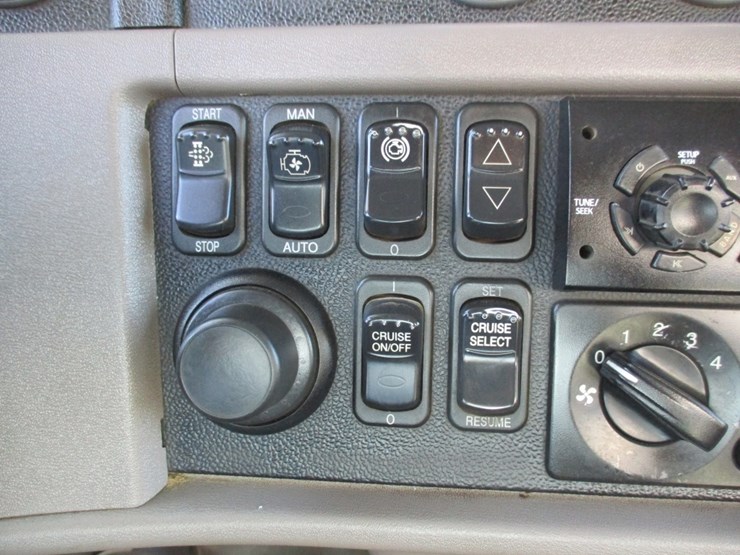 2013-peterbilt-367-image-11