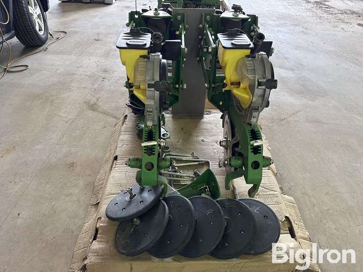 john-deere-planter-row-unit-image-6