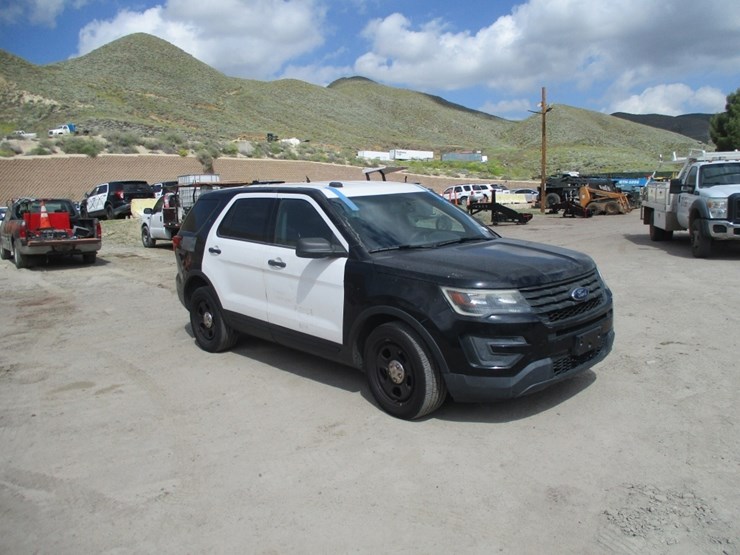2016-ford-explorer-image-2