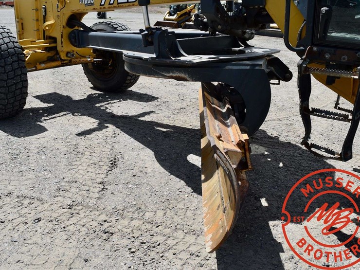 2008-deere-772d-image-31