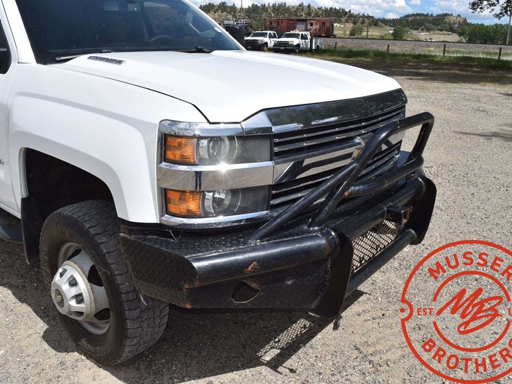 2015-chevrolet-3500-image-15
