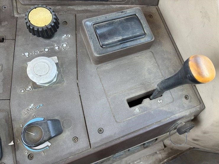1999-john-deere-6410-image-35