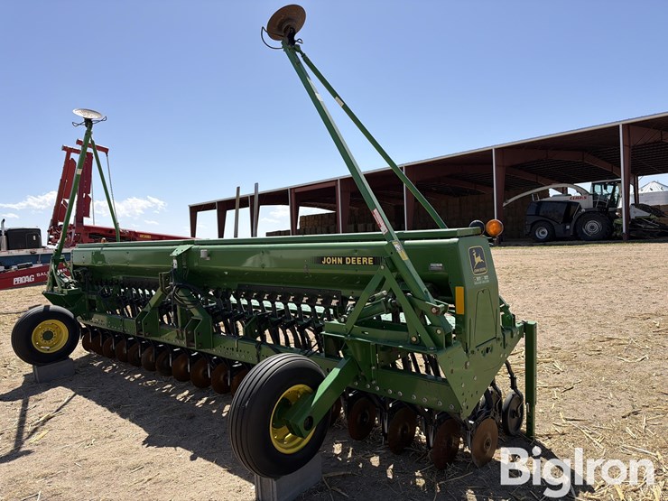 john-deere-520-image-1
