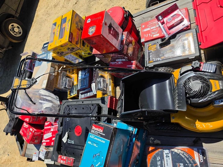 2213---dewalt-rwd-gas-lawn-mower-image-3