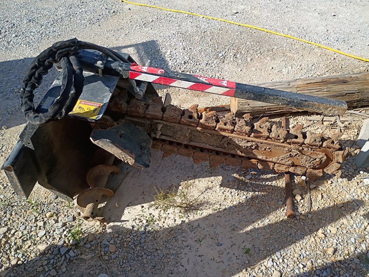 2017-ditch-witch-r300-image-63