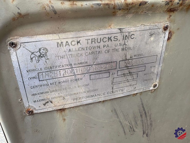 1981-mack-dm685s-image-43