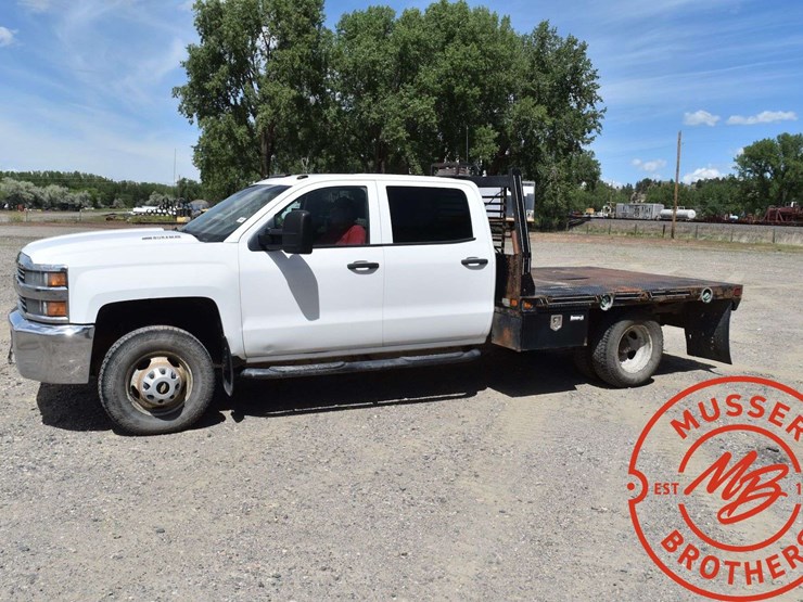 2015-chevrolet-3500-image-3