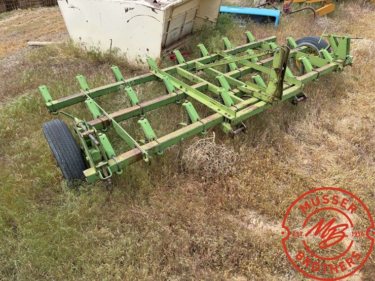 john-deere-12-image-3