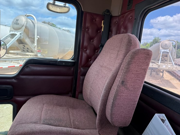 2003-kenworth-w900-image-13