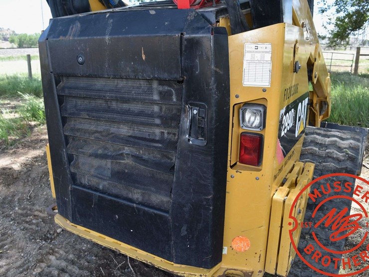 2017-caterpillar-d2-image-35