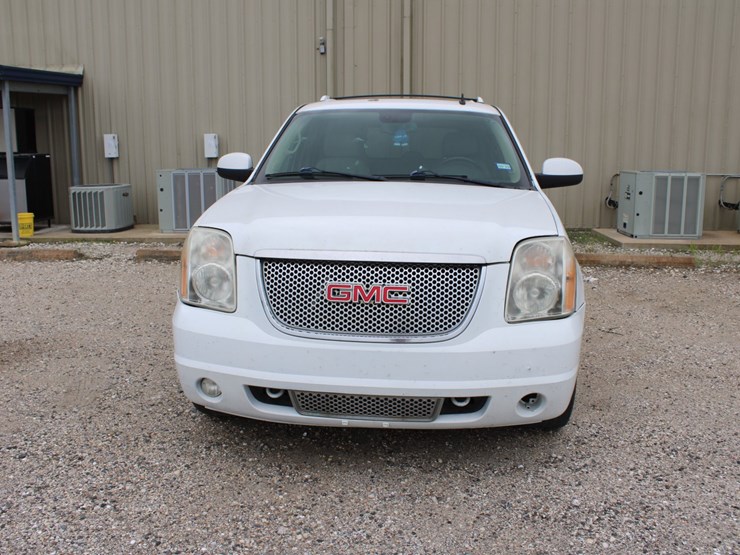 2008-gmc-yukon-xl-image-3