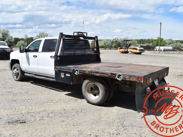 2015-chevrolet-3500-image-5