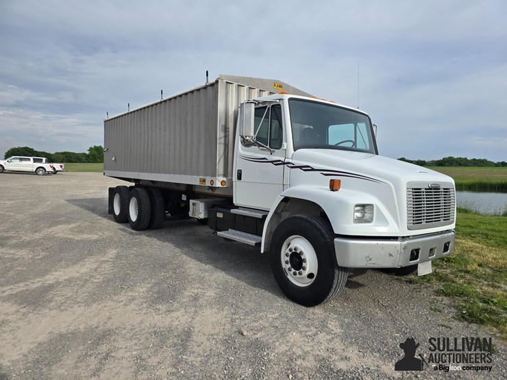 2000-freightliner-fl80-image-3