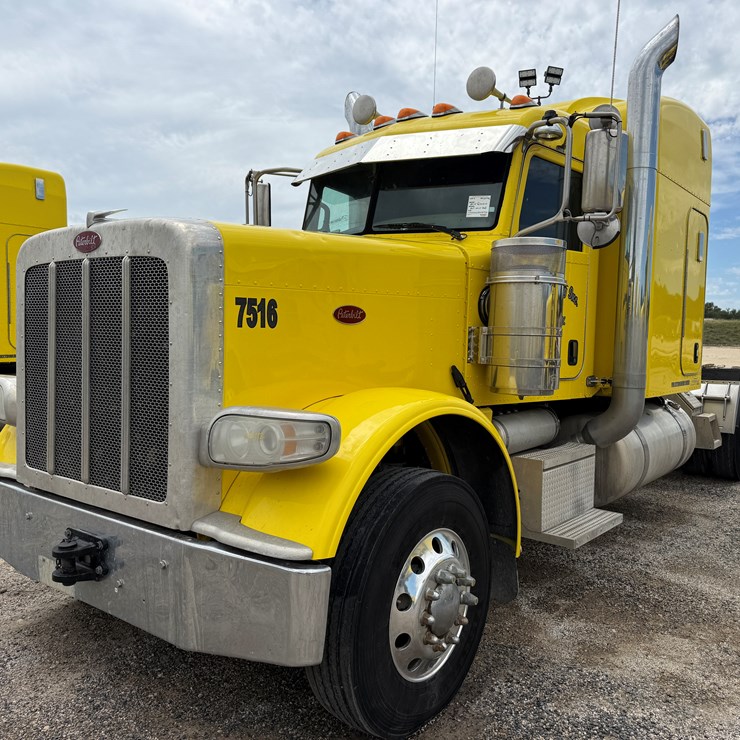 2014 PETERBILT 389