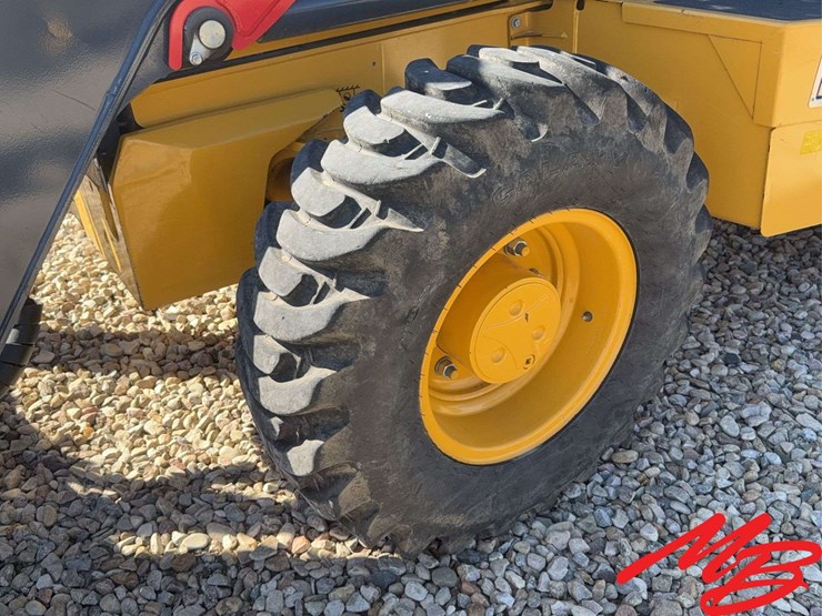 2023-deere-310sl-image-15