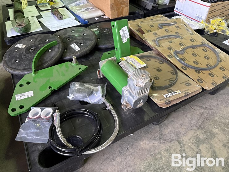 john-deere-planter-vacuum-seals/closing-wheel-assembly/bracket/opening-shank/down-psi-air-compressor-image-3