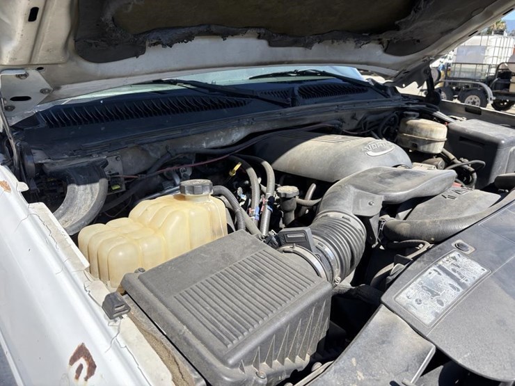 2003-chevrolet-silverado-2500-image-8