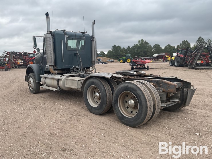 2006-freightliner-fld120-image-7