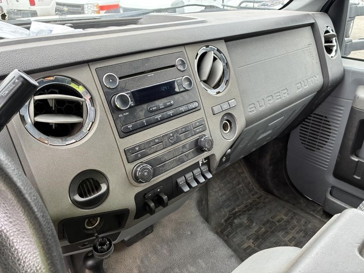 2011-ford-f550-image-15