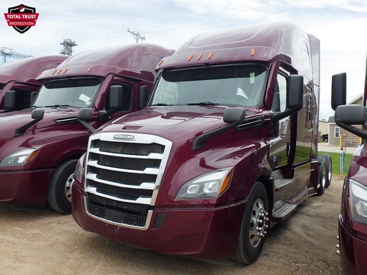 2021-freightliner-cascadia-126-image-1