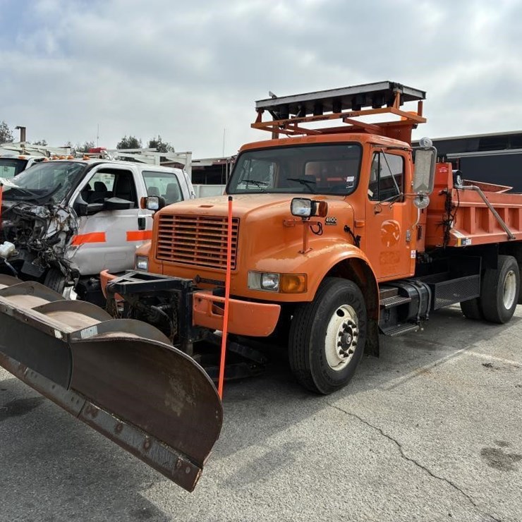 2001 INTERNATIONAL 4900