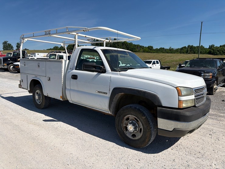 2005-chevrolet-2500hd-image-3