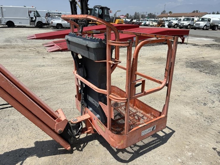 2011-jlg-e400ajpn-image-7