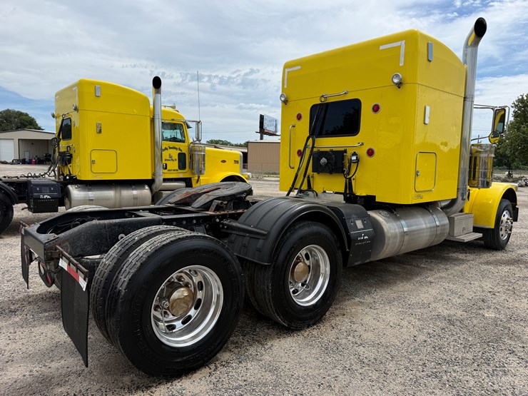 2015-peterbilt-389-image-5