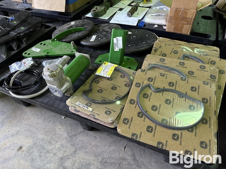 john-deere-planter-vacuum-seals/closing-wheel-assembly/bracket/opening-shank/down-psi-air-compressor-image-1