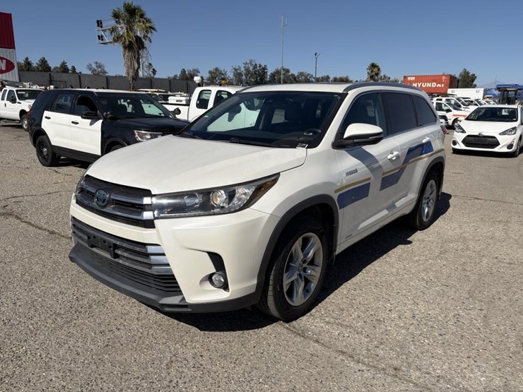 2017-toyota-highlander-image-1