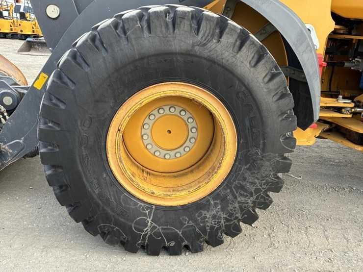 2020-deere-624l-image-12