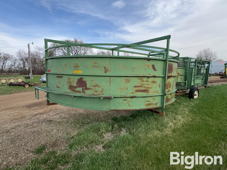 real-tuff-portable-working-chute-w/-crowding-tub-image-5