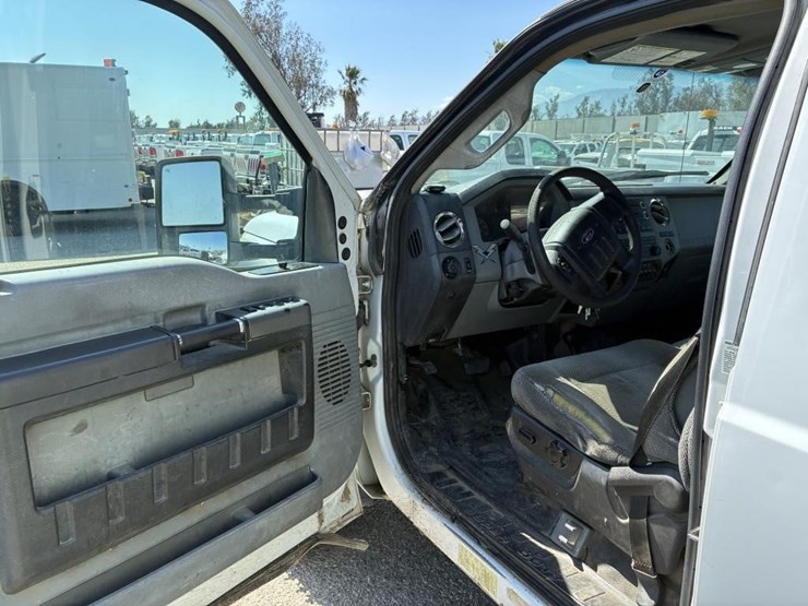 2012-ford-f550-image-14