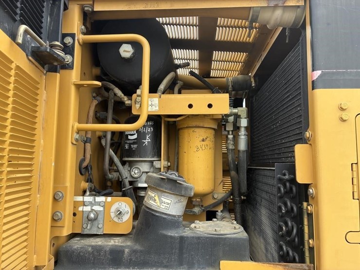 2004-caterpillar-143h-vhp-image-17
