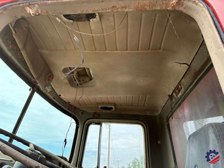 1981-mack-dm685s-image-41
