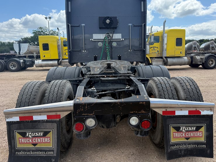 2014-peterbilt-389-image-6