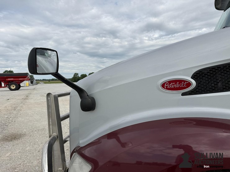 2015-peterbilt-579-image-13