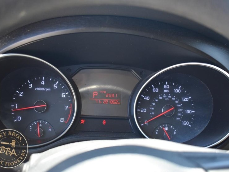 2015-kia-sedona-lx-image-19