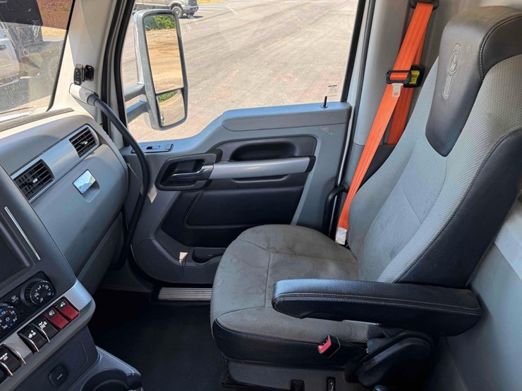 2021-kenworth-t880-image-33