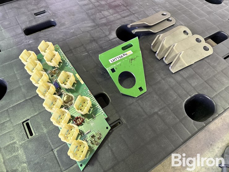 john-deere-9000-series-combine-chopper-blades-&-control-board-image-3