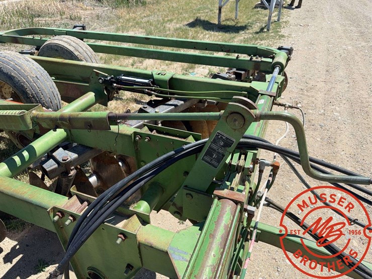 john-deere-235-image-23