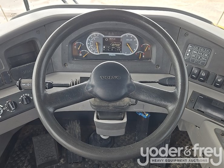 2023-volvo-a25g-image-50