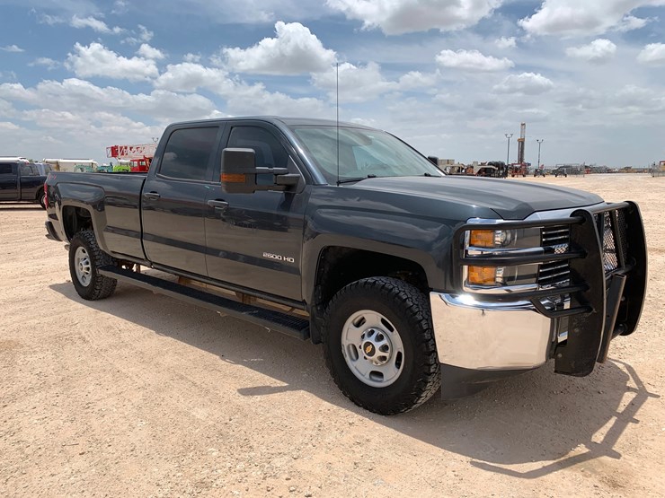 2018-chevrolet-silverado-2500hd-image-6