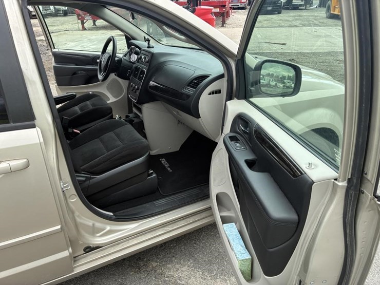 2016-dodge-grand-caravan-image-9
