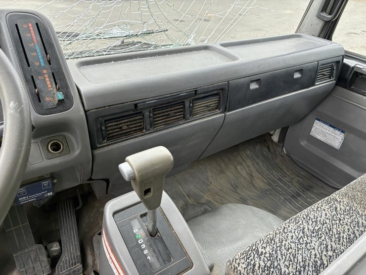 2002-hino-fb1817-image-21