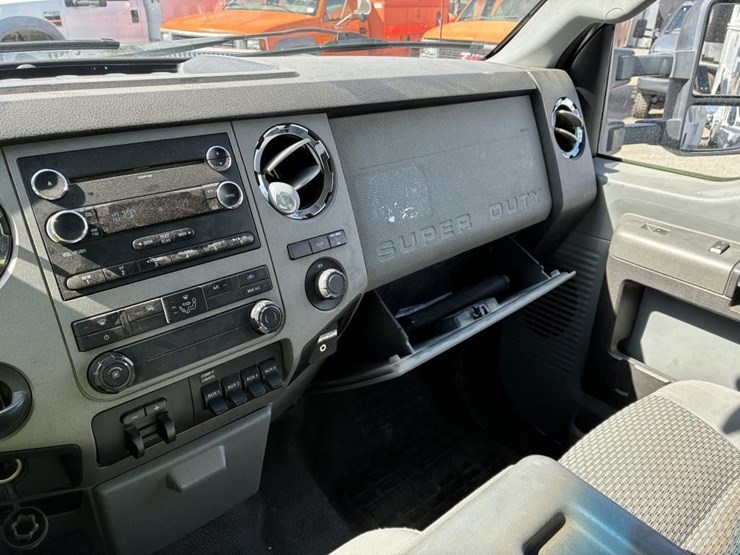 2011-ford-f550-image-16