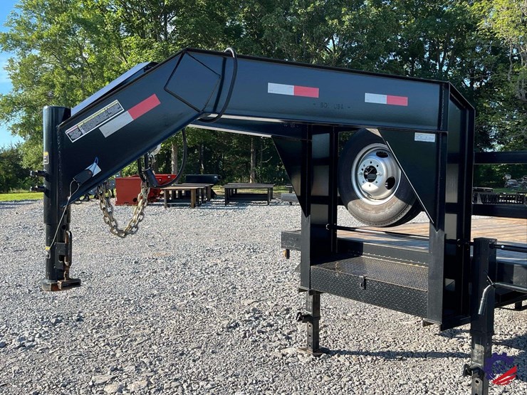 2025-c-&-w-trailers-dual-t/a-flatbed-gooseneck-trailer-image-21