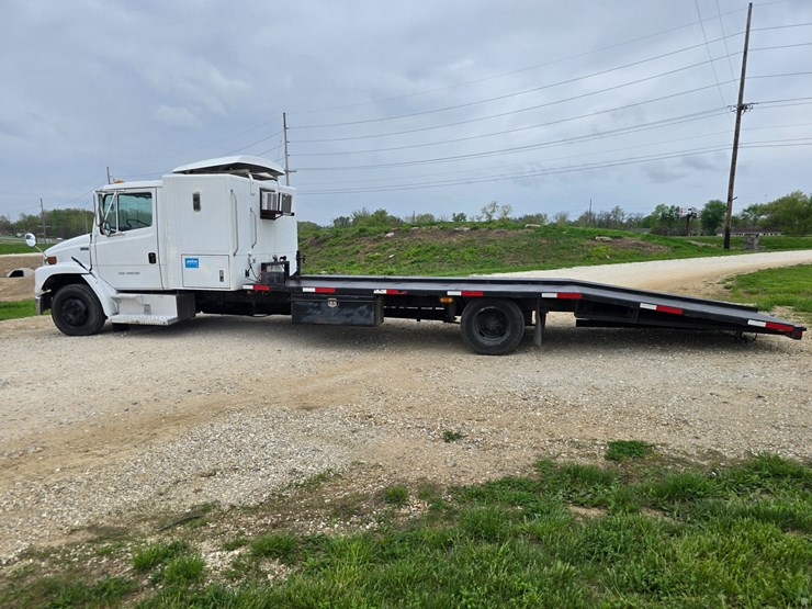 2001-freightliner-fl60-image-7