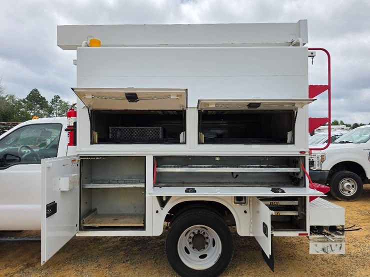 2014-ford-f550-image-9