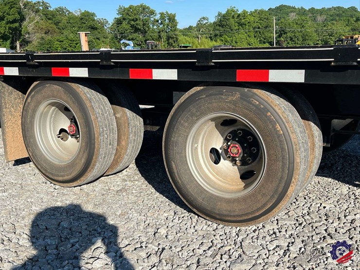 2025-c-&-w-trailers-dual-t/a-flatbed-gooseneck-trailer-image-10